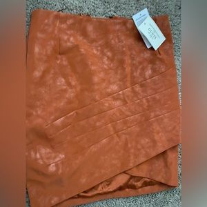 🔥🔥NWT!! GUESS brand orange skirt!!